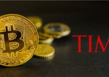 Bitcoin y logo de Time. Composición por CriptoNoticias. Fuentes: Time / Wikimedia.org ;tataks  /  elements.envato.com .